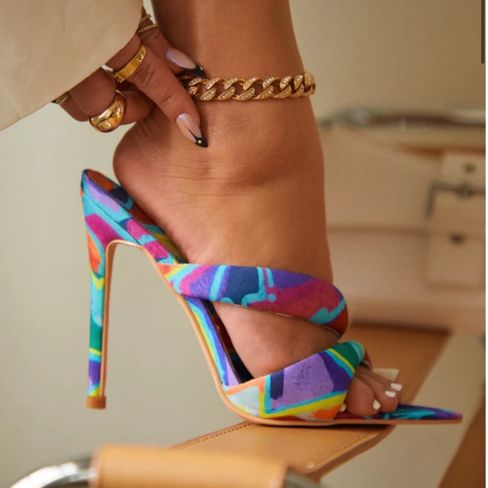 Miss Lola multicolor pointed toe heels